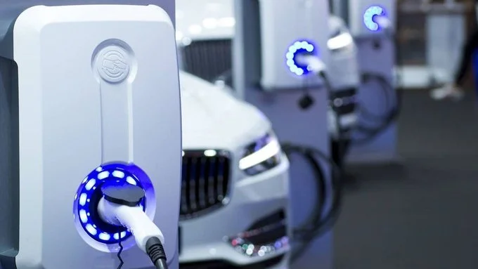 Pesquisa aponta tendência dos clientes a escolherem carros híbridos e elétricos